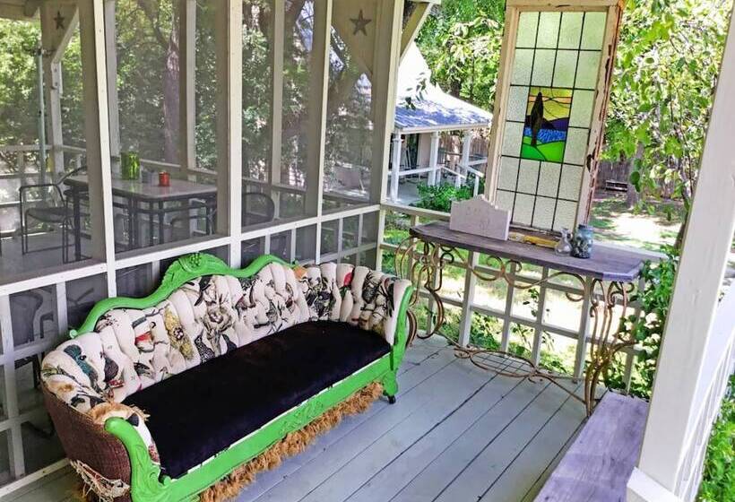 فندق The Baines House Inn