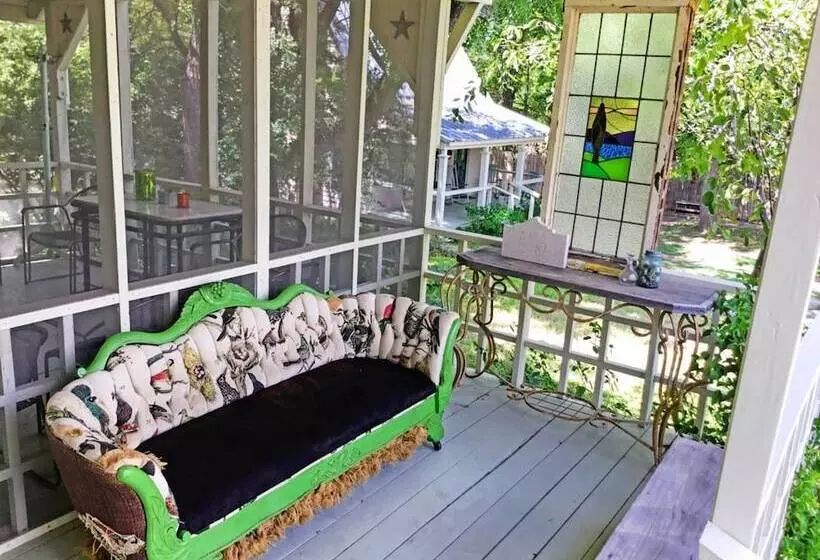 Hotelli The Baines House Inn