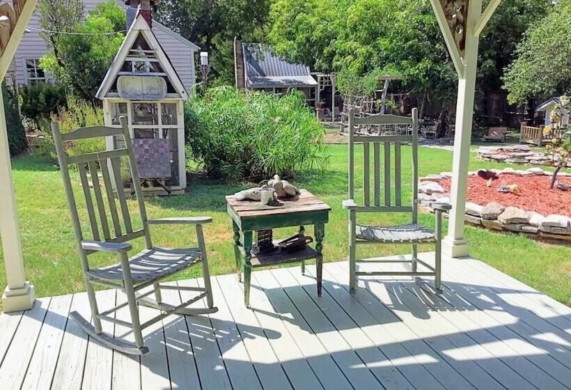 فندق The Baines House Inn