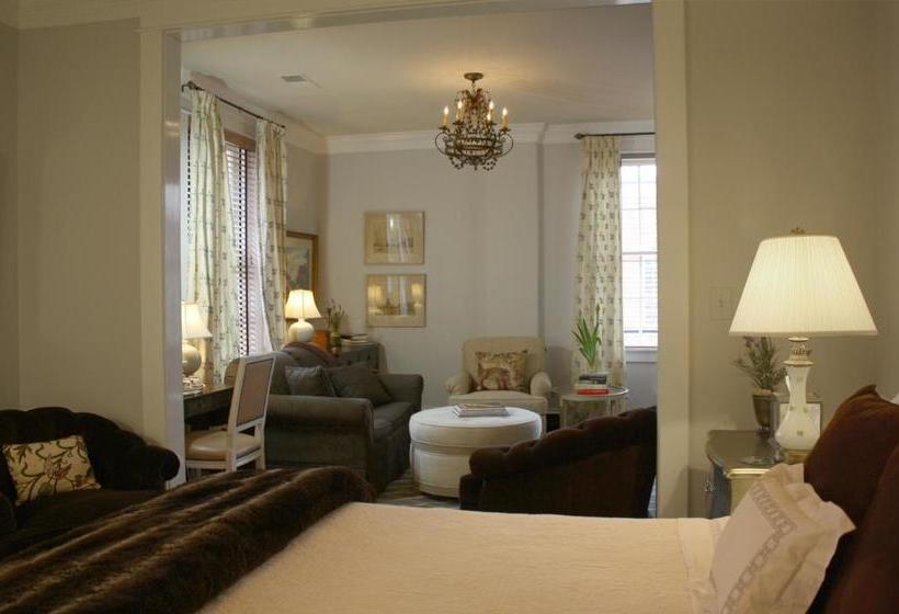 فندق Inn At Court Square