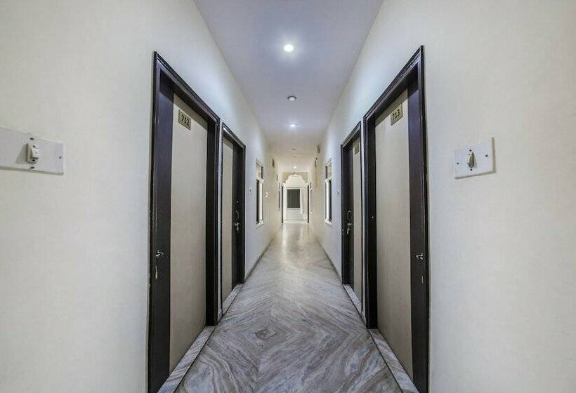 فندق Dhruv Restaurants & Bar