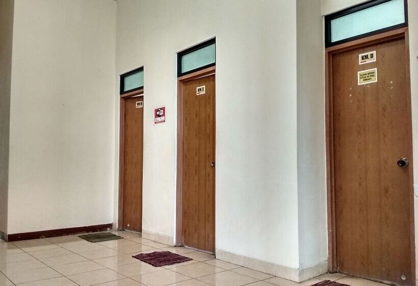 فندق Imam Bonjol Hostel