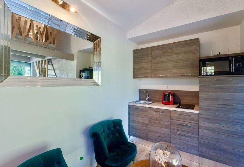 هتل Spa & Jacuzzi Le Domaine De La Tour