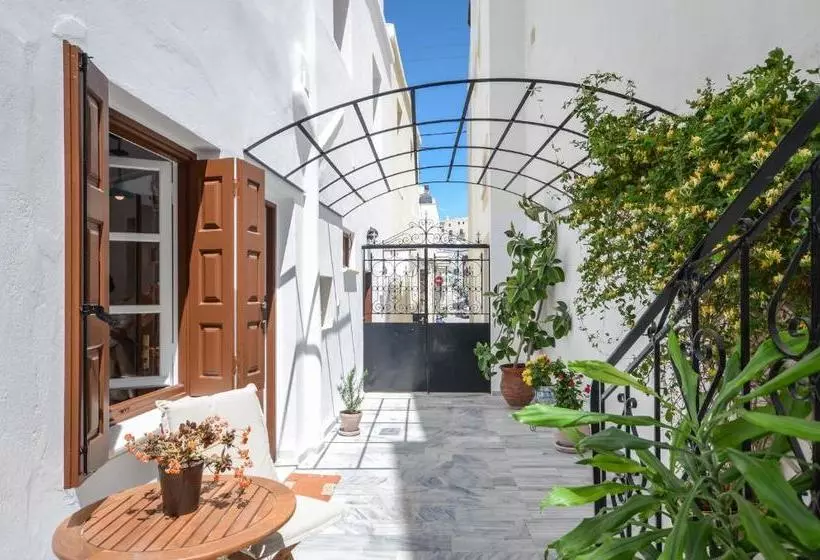 Hotelli Naxos Center Houses