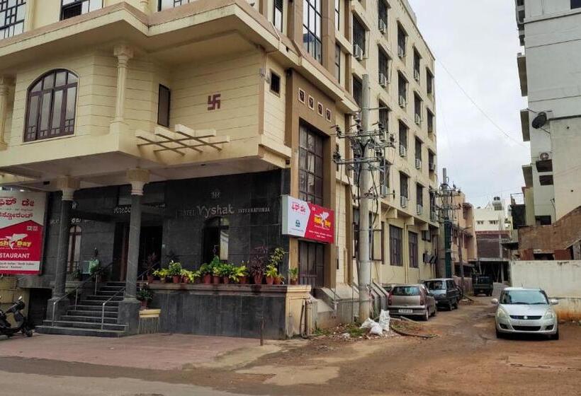 هتل Vyshak International