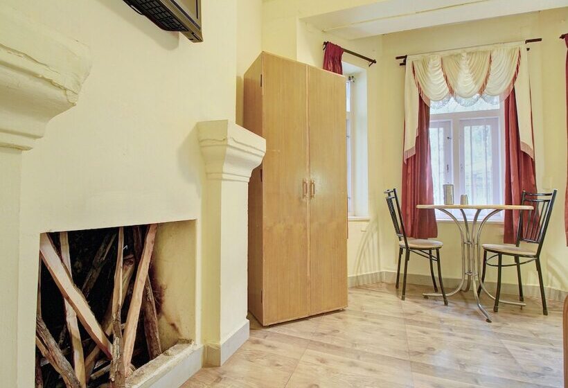 בית מלון כפרי Yogi Crescent Park