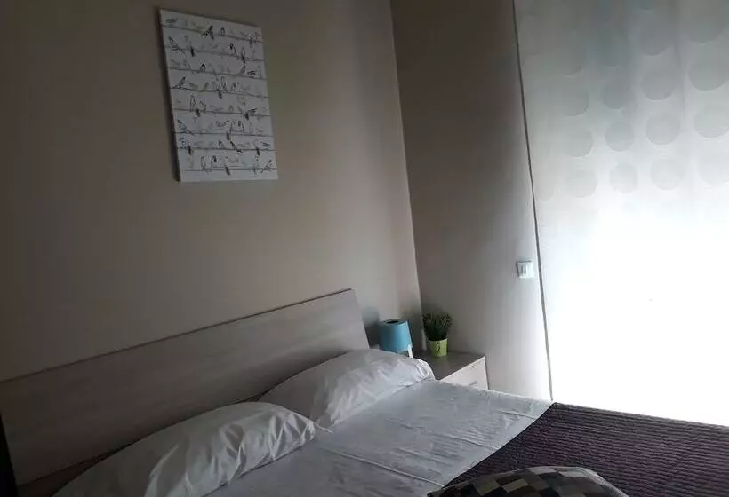 هتل 48 Airport Budget Rooms