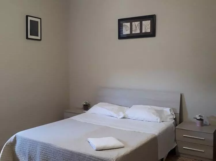 هتل 48 Airport Budget Rooms