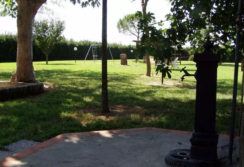 ホテル Agriturismo La Pisana