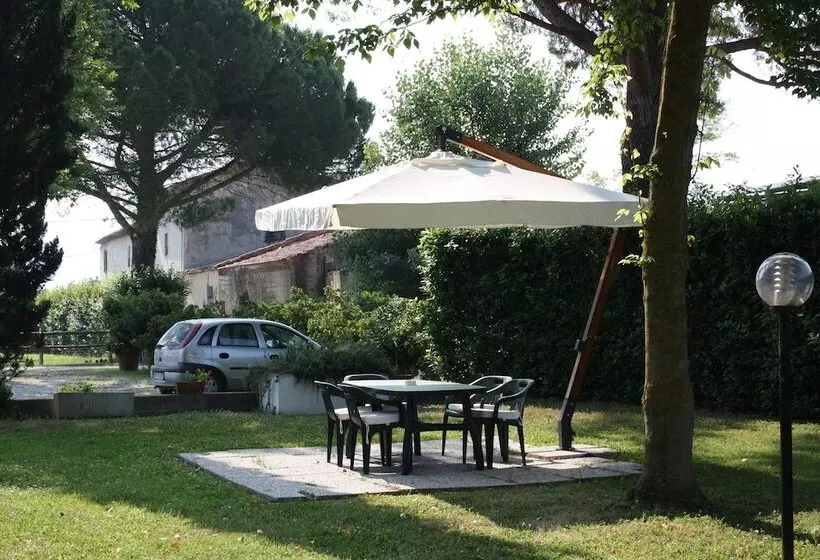 ホテル Agriturismo La Pisana