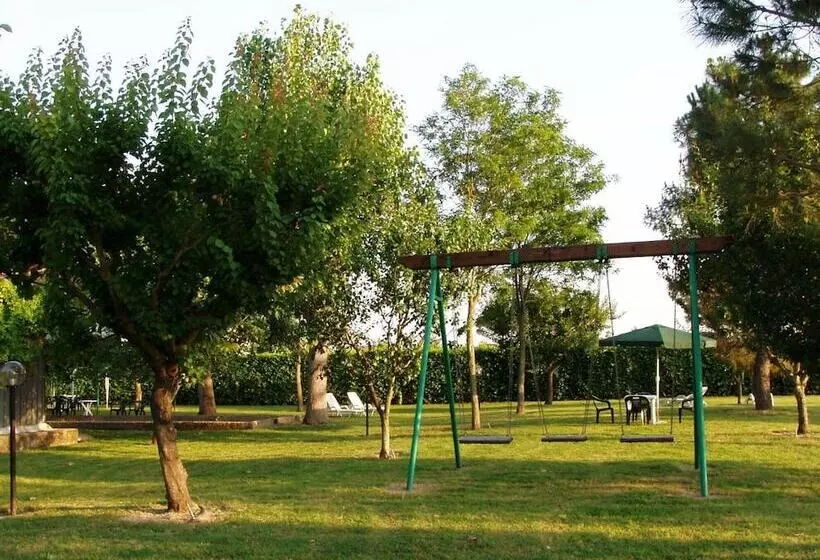 ホテル Agriturismo La Pisana