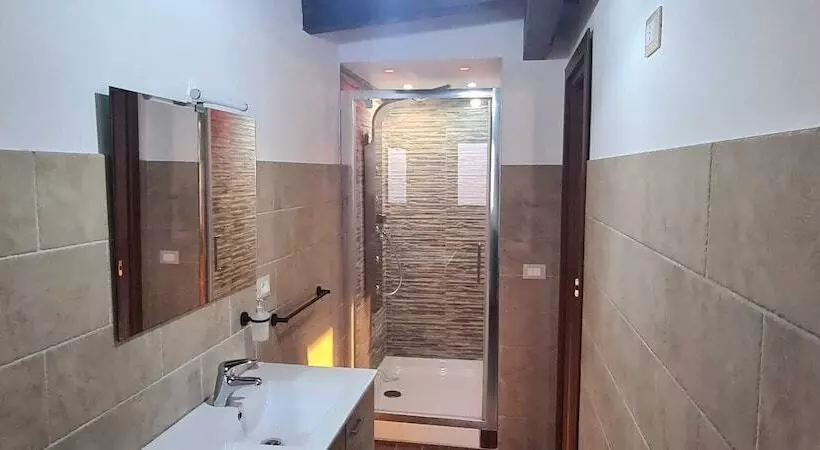 هتل B&b Around The World