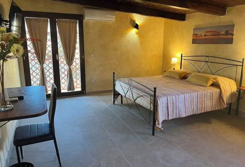 هتل B&b Around The World