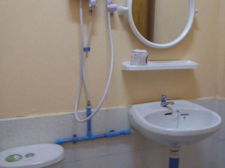 فندق Chomdoy Bungalow & Restaurant