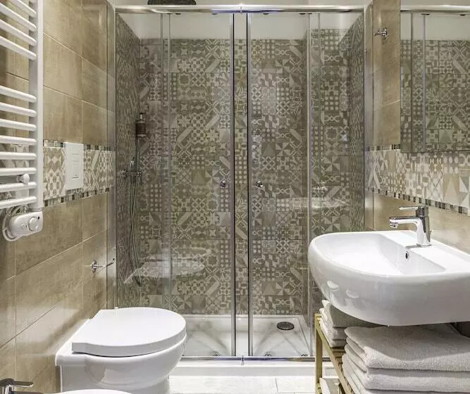 هتل Colibri Prestige Rooms  Roman Ruins View