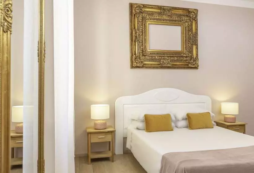 هتل Colibri Prestige Rooms  Roman Ruins View