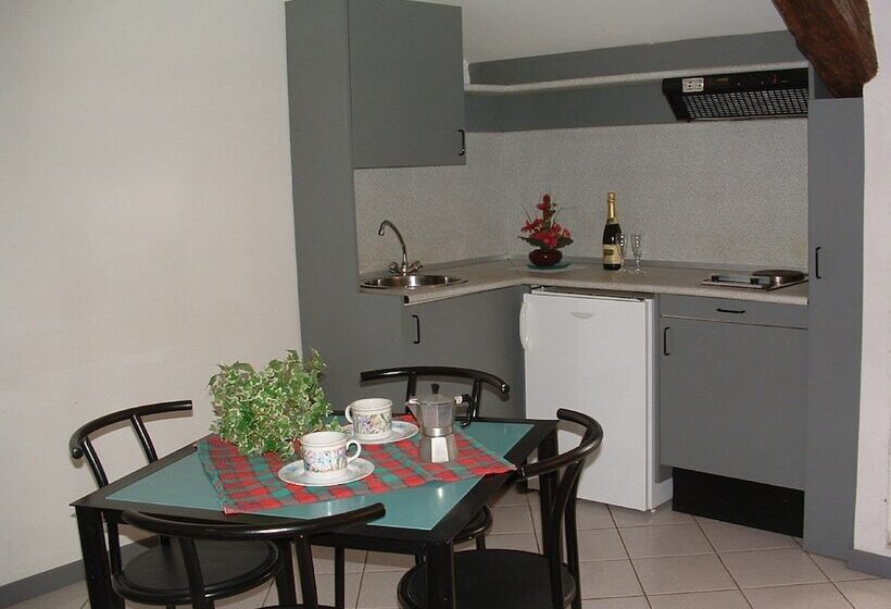 هتل Holiday Residence