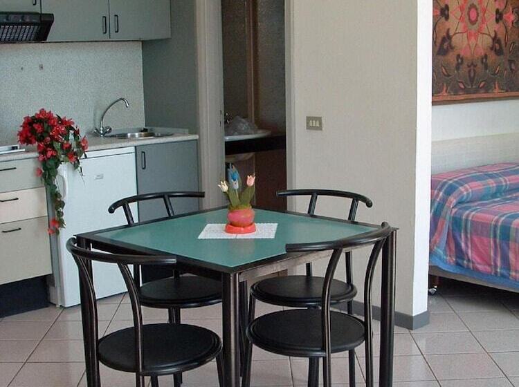 هتل Holiday Residence