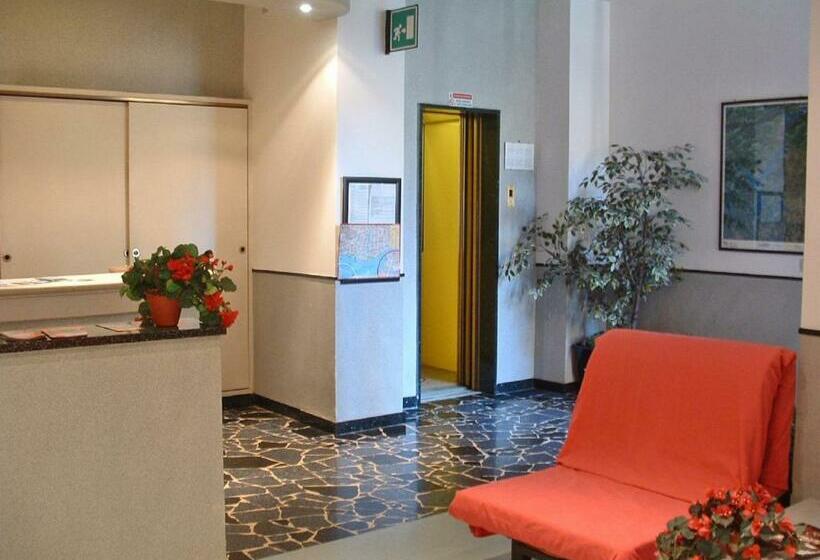 هتل Holiday Residence