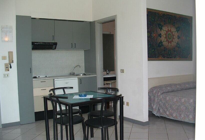 هتل Holiday Residence