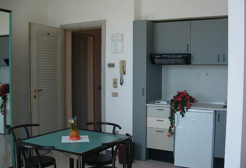 هتل Holiday Residence