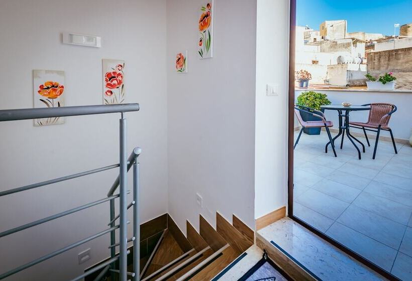 هتل La Finestra Sul Cortile B&b