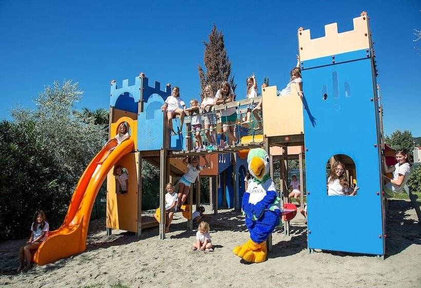 هتل La Rocca Camping Village