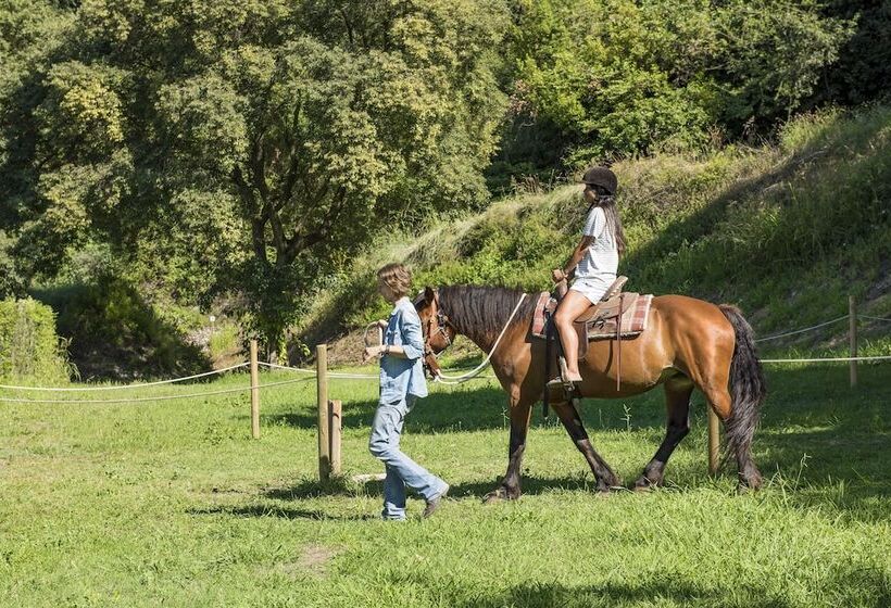 هتل La Rocca Camping Village