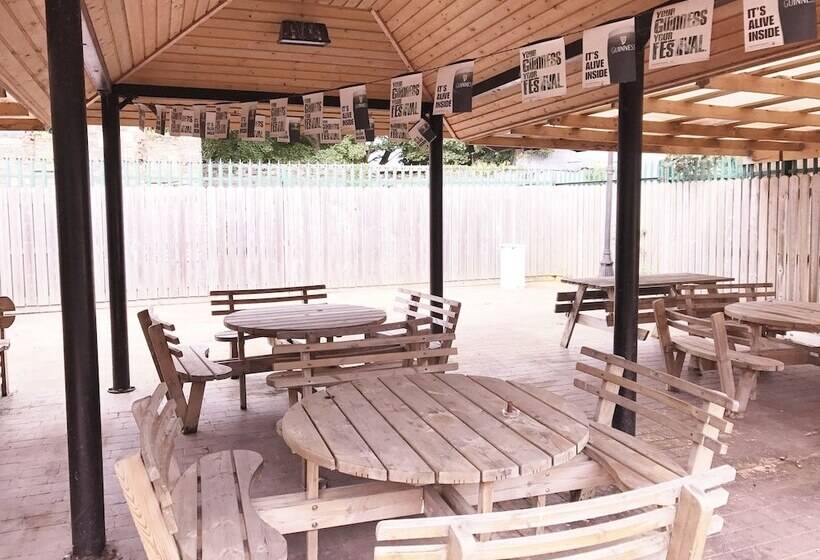 酒店 Mccauls Bar & Guesthouse