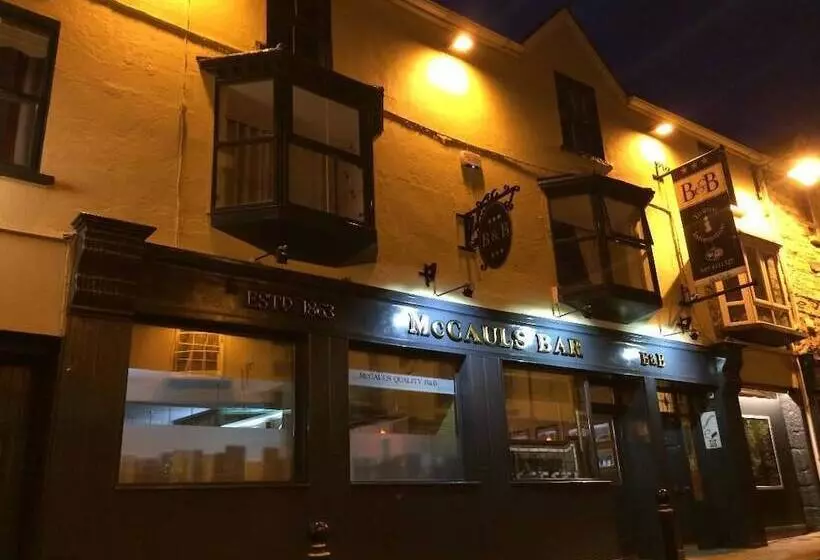 Hotel Mccauls Bar & Guesthouse