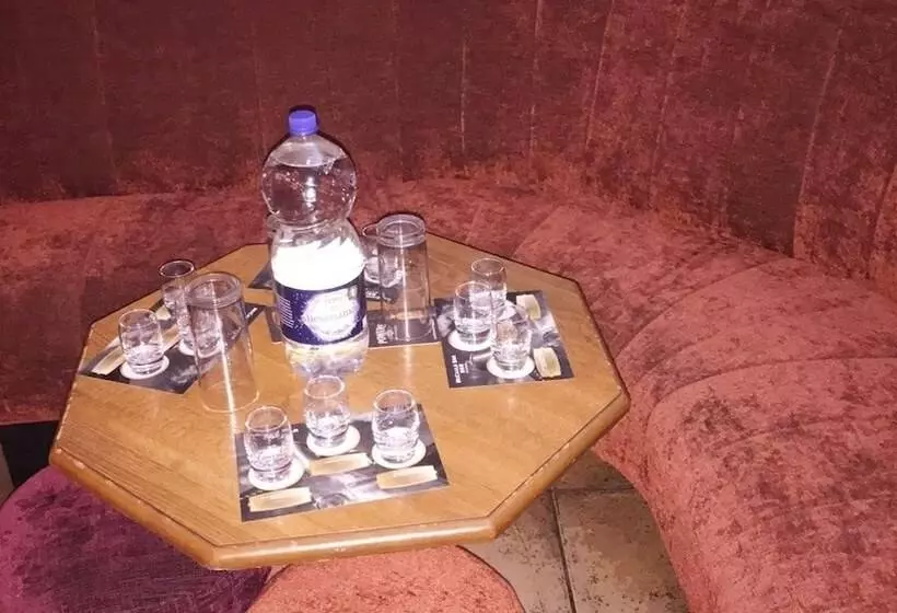 Hotel Mccauls Bar & Guesthouse