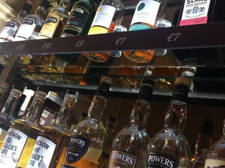 酒店 Mccauls Bar & Guesthouse