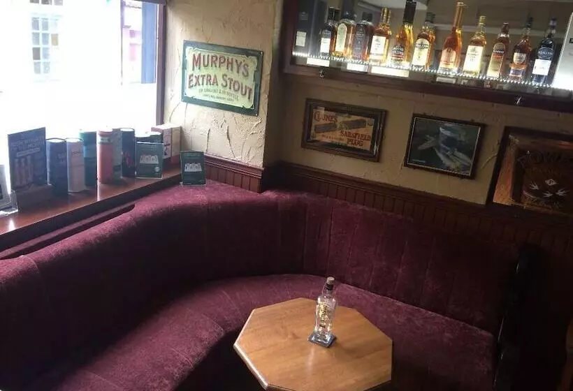 Hotel Mccauls Bar & Guesthouse