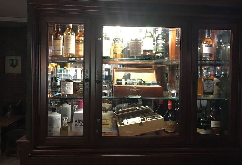 酒店 Mccauls Bar & Guesthouse