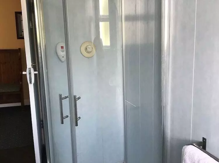 Hotel Mccauls Bar & Guesthouse