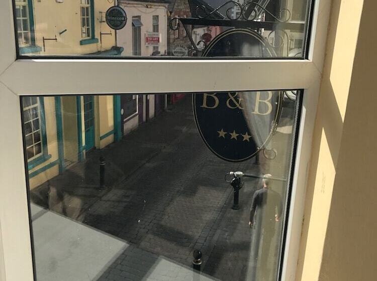 酒店 Mccauls Bar & Guesthouse