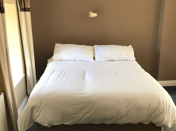 酒店 Mccauls Bar & Guesthouse