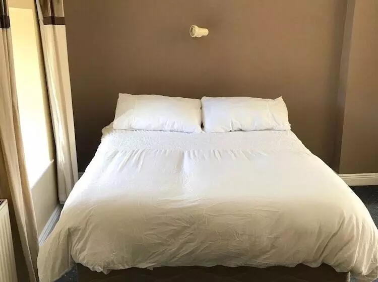 Hotel Mccauls Bar & Guesthouse