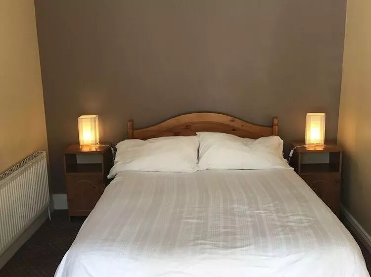 Hotel Mccauls Bar & Guesthouse