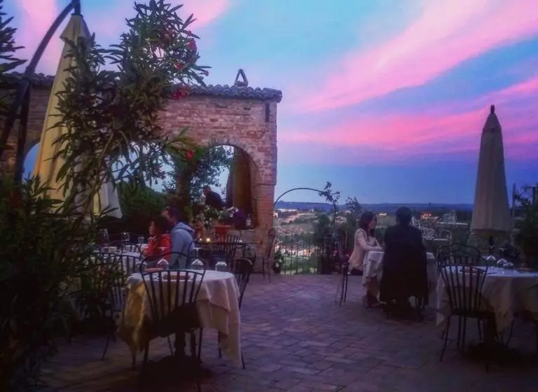 Hotelli Osteria Del Vicario