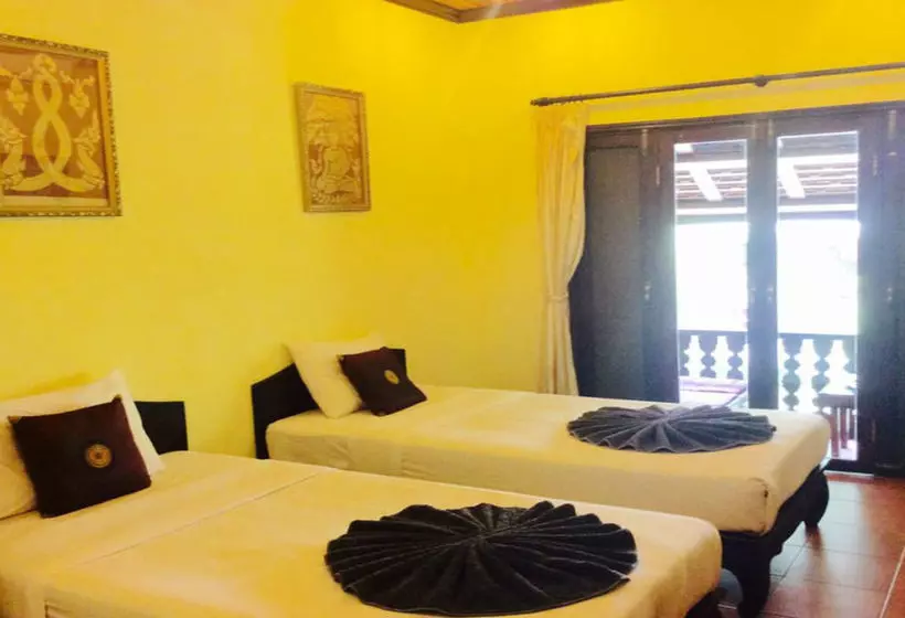 هتل Phasith Guesthouse