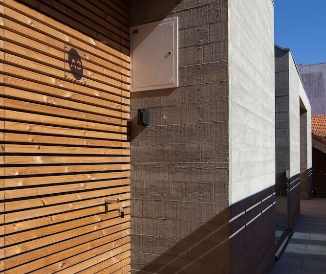 7g Roaster Apartments