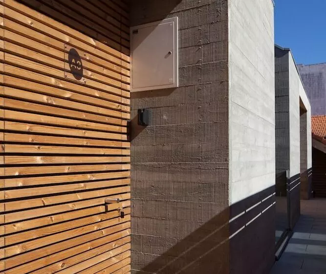 7g Roaster Apartments