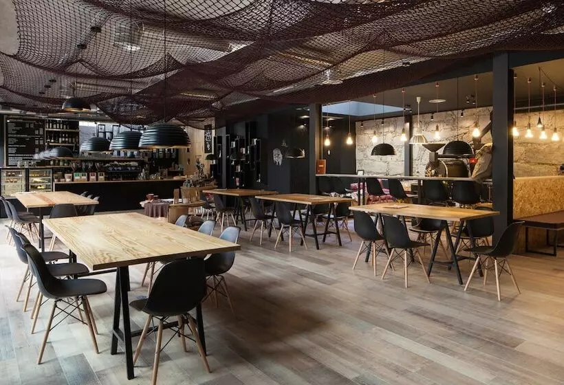 7g Roaster Apartments