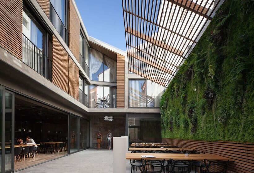 7g Roaster Apartments