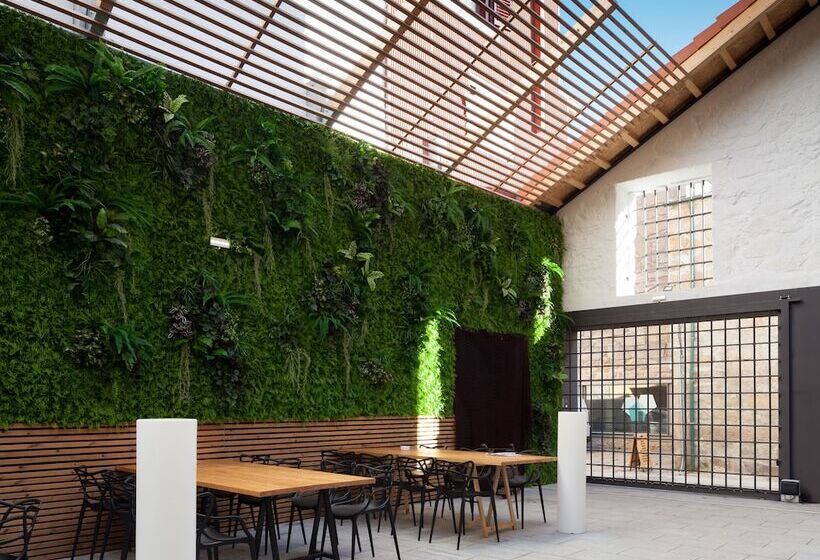 7g Roaster Apartments