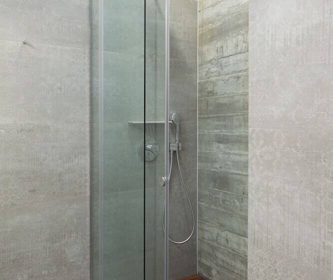 7g Roaster Apartments