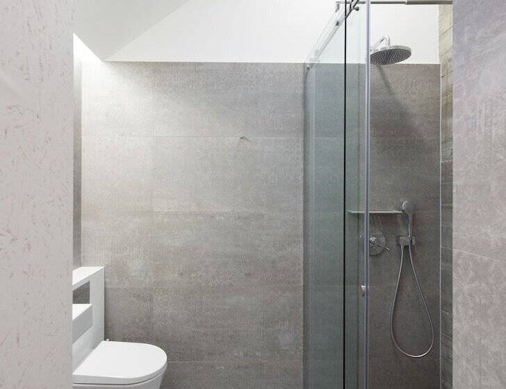 7g Roaster Apartments