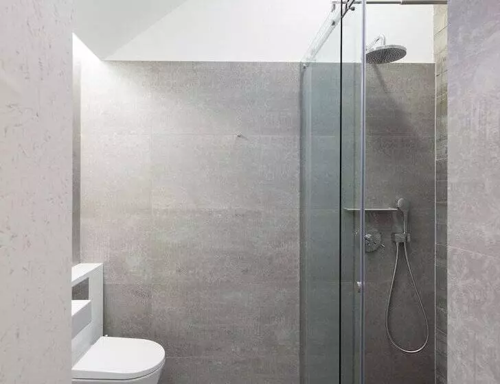 7g Roaster Apartments