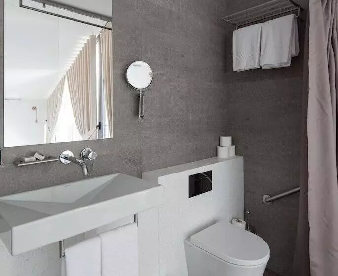 7g Roaster Apartments